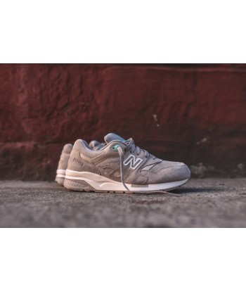 New Balance WMNS 1600 - Grey sur le site 