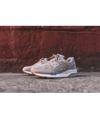 New Balance WMNS 1600 - Grey sur le site 