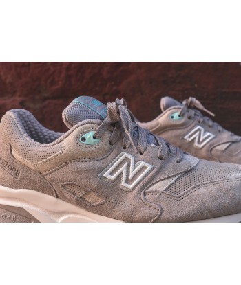 New Balance WMNS 1600 - Grey sur le site 